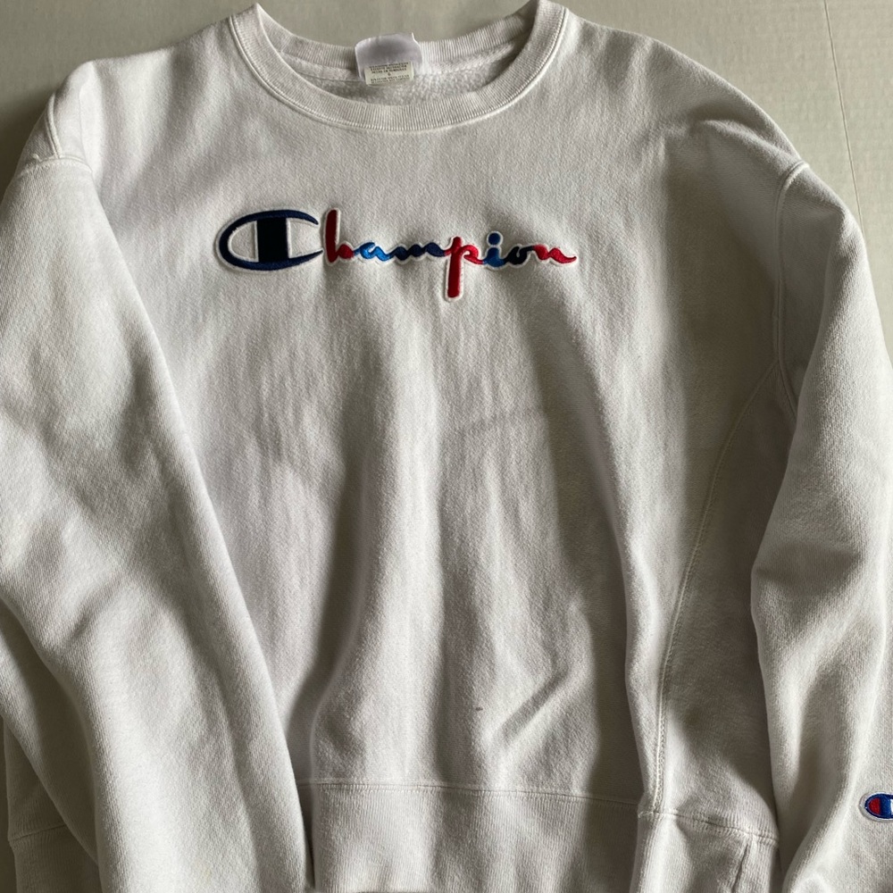 Vintage Champions Women’s 3-color logo crewneck size large